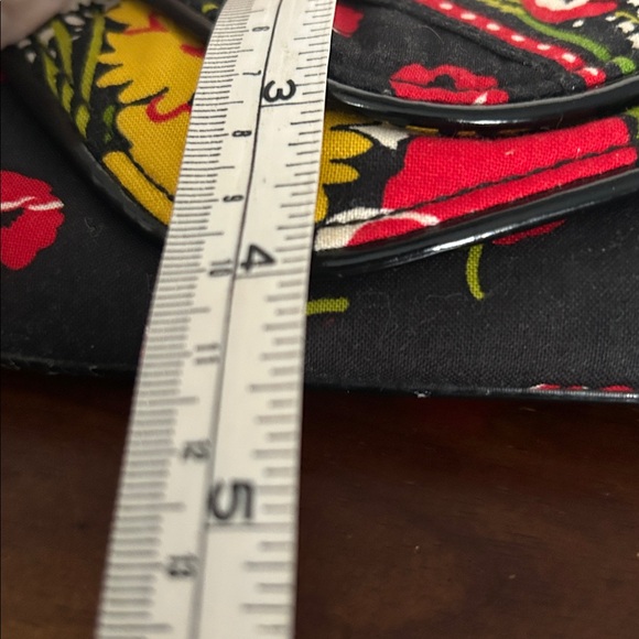 Vera Bradley Poppy Fields magnetic wristlet - Picture 6 of 8